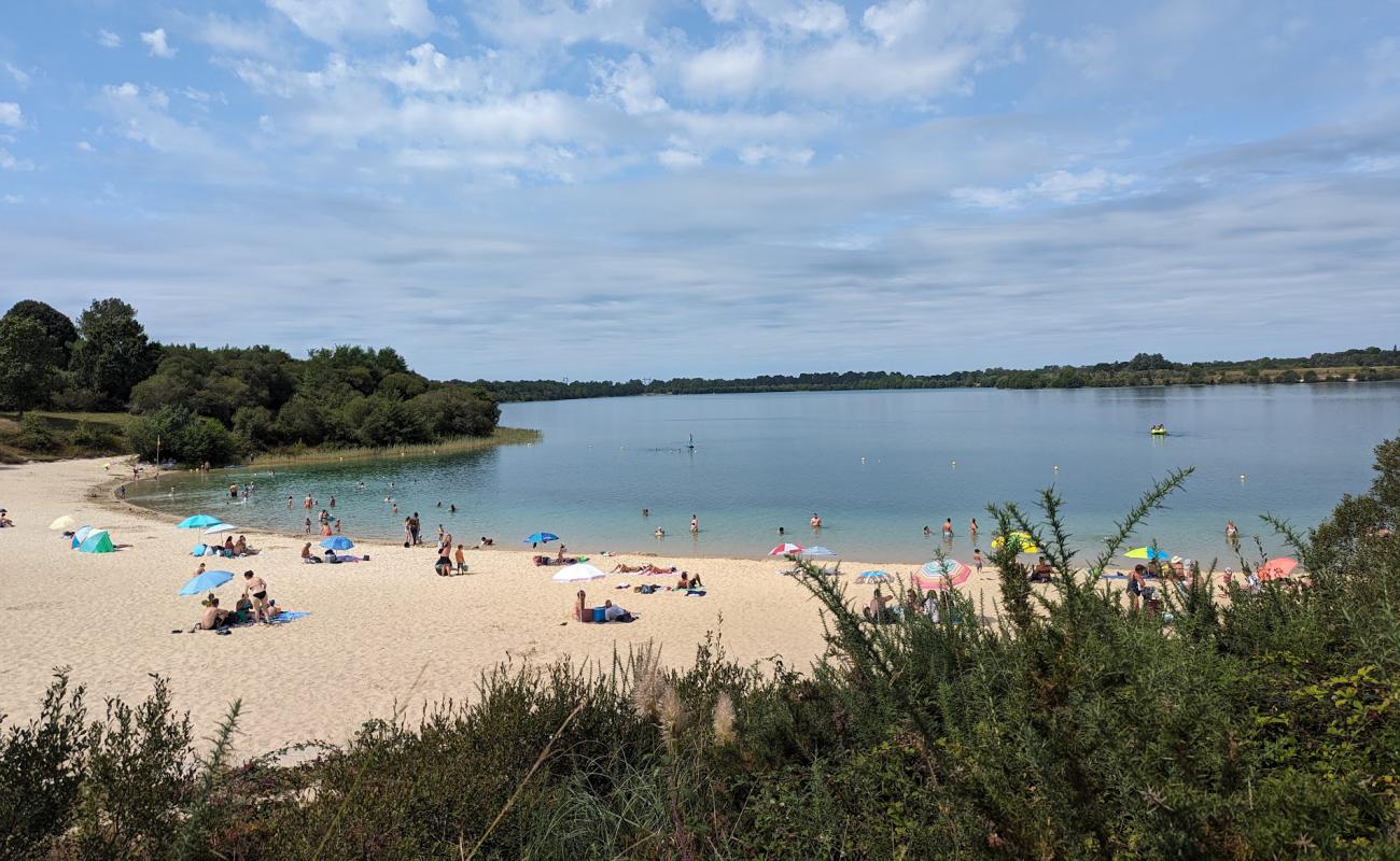 Photo de Arjuzanx Beach avec sable beige de surface