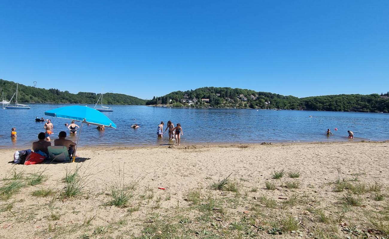 Photo de Chambon Beach avec sable beige de surface