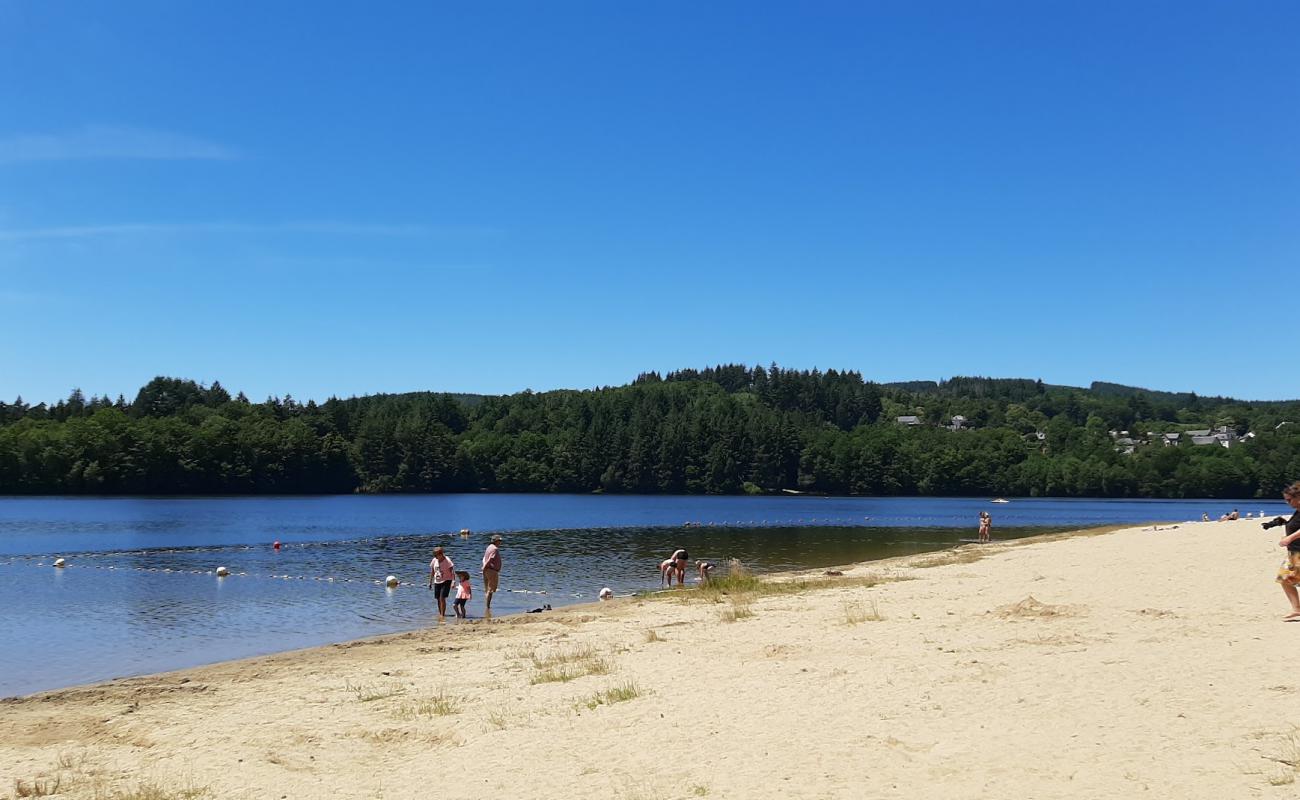 Photo de Lac de Sechemailles Beach avec sable beige de surface