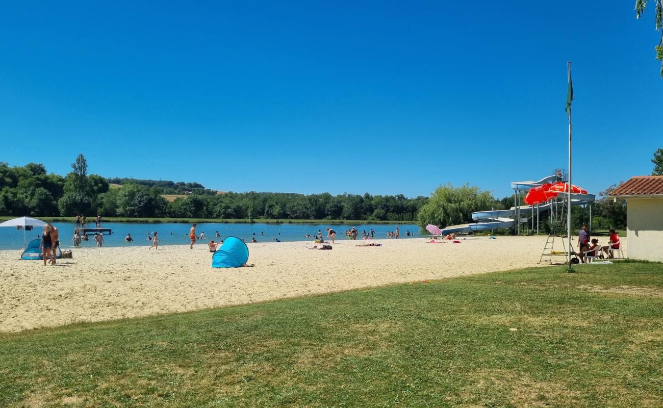 Photo de Verduzan Beach avec sable beige de surface