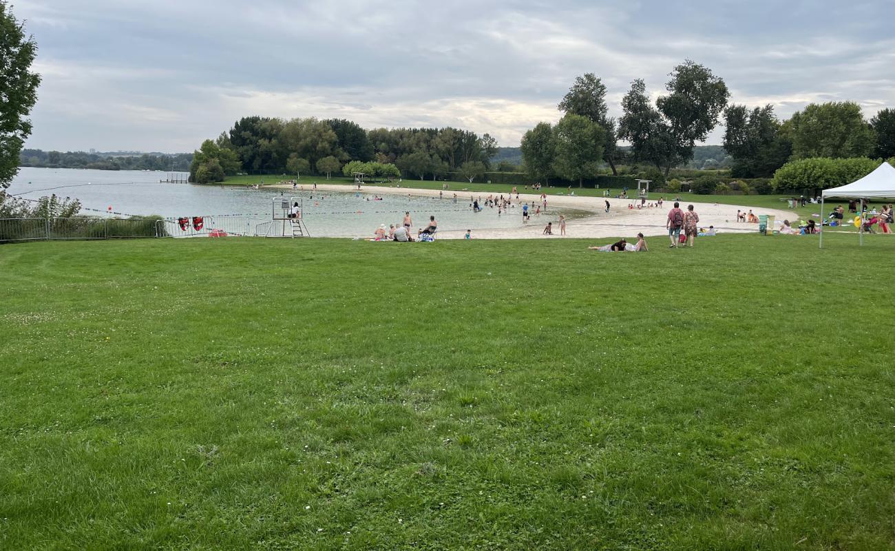 Photo de Plan d'Eau du Canada Beach avec sable lumineux de surface