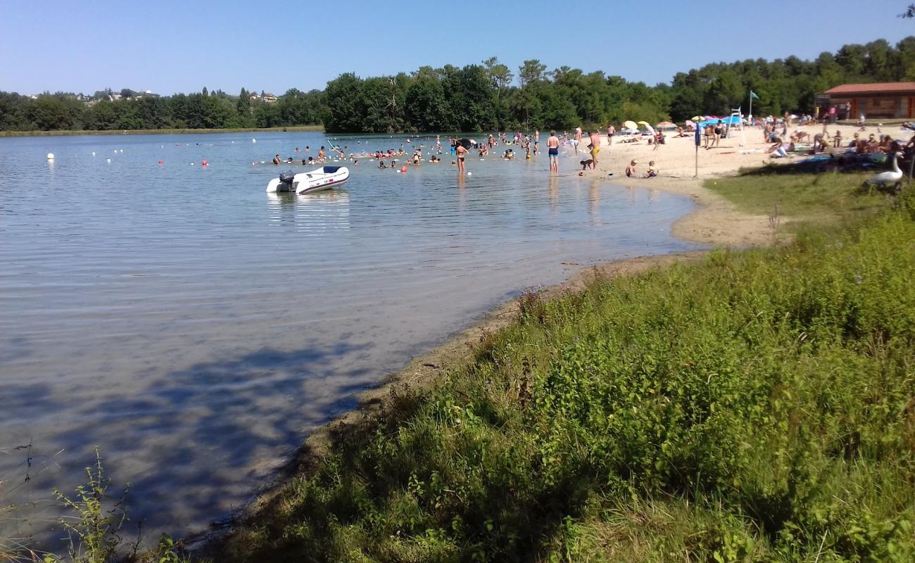 Photo de Gurson Beach avec sable beige de surface