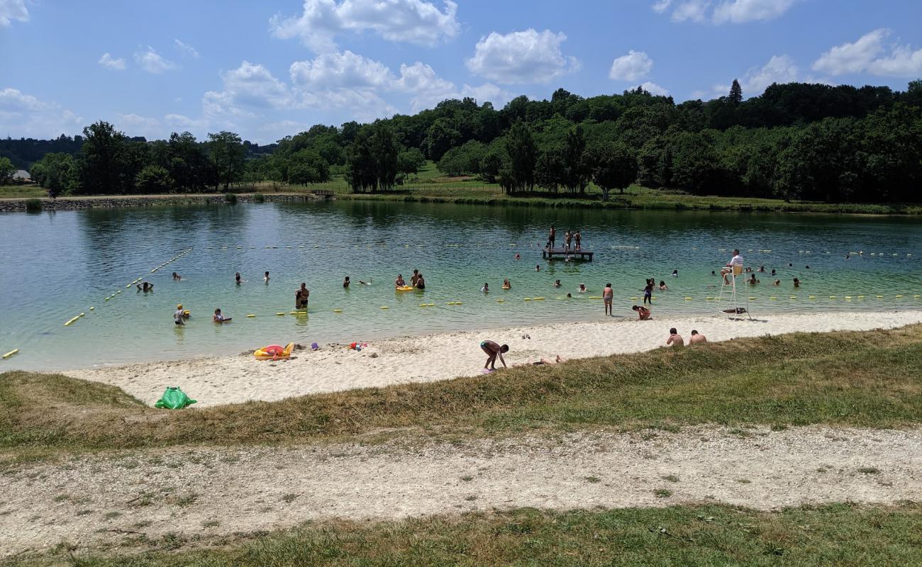 Photo de Nantheuil Beach avec sable beige de surface