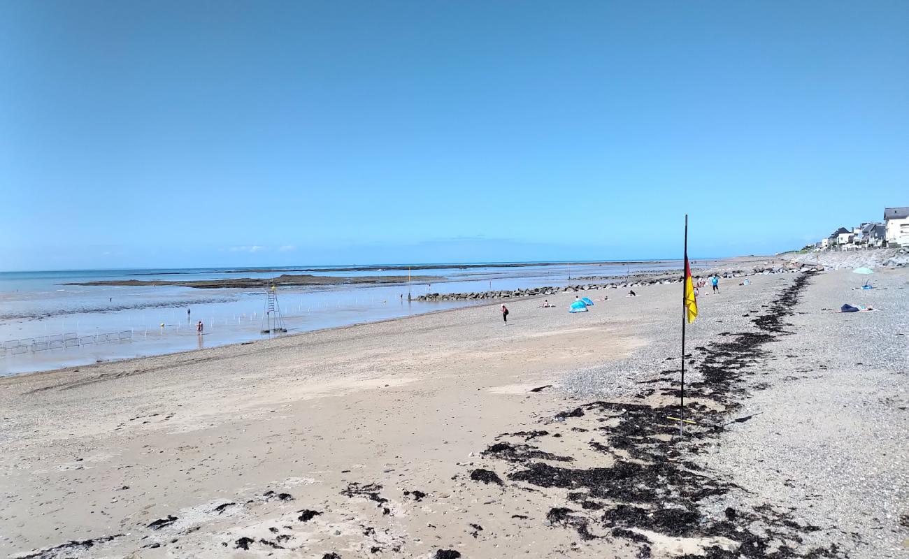 Photo de D'Agon-Coutainville Beach avec sable beige de surface