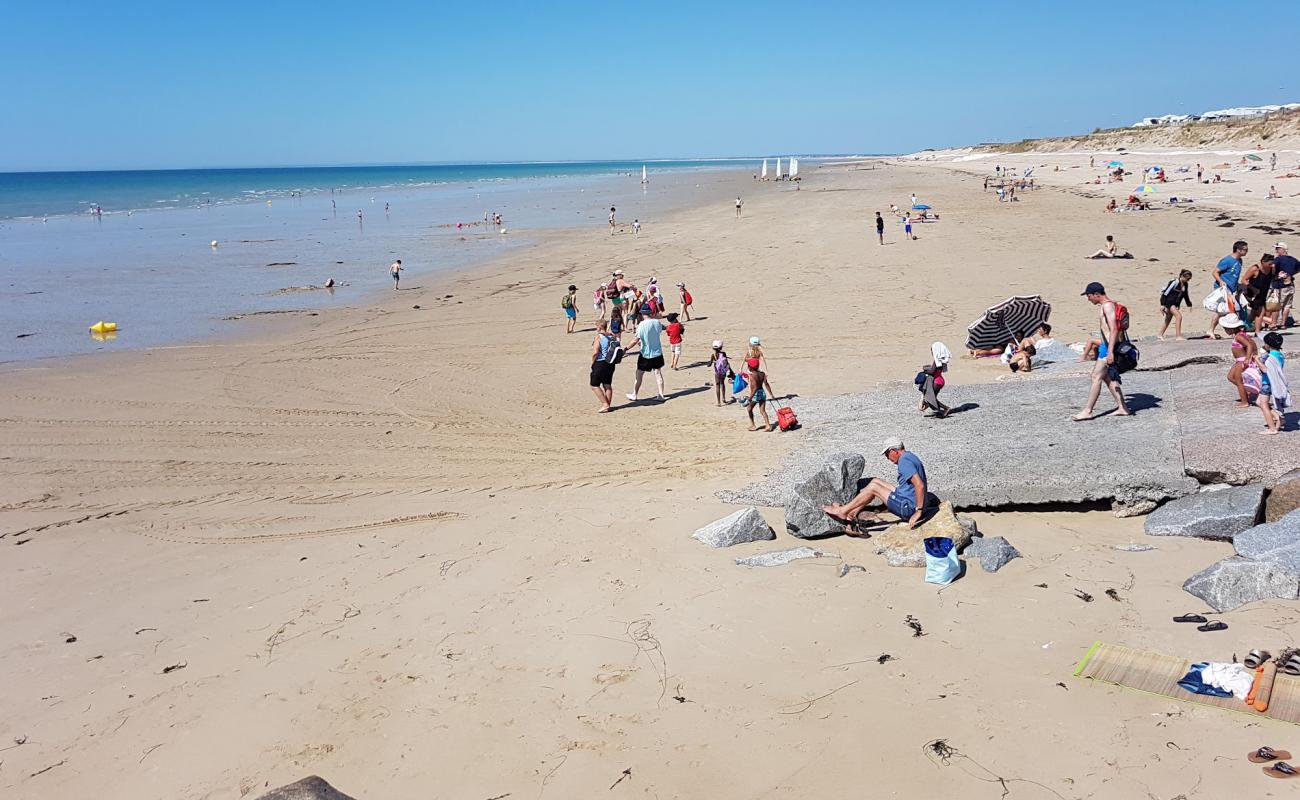 Photo de Gouville-sur-Mer Beach avec sable beige de surface