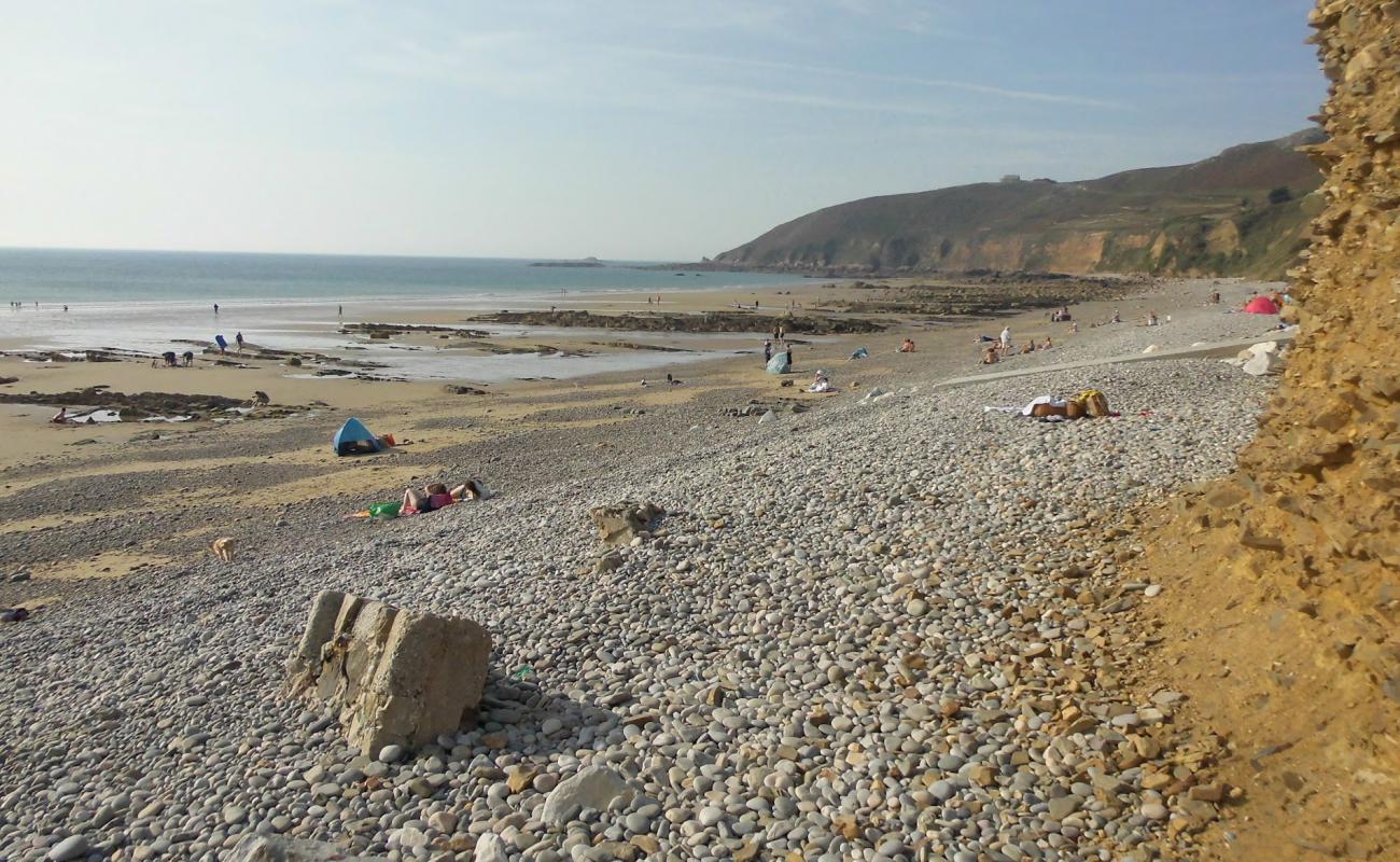 Photo de D'Ecalgrain Beach avec sable gris & galets de surface
