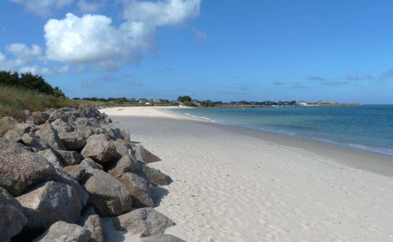 Photo de Brevy Beach avec sable beige de surface
