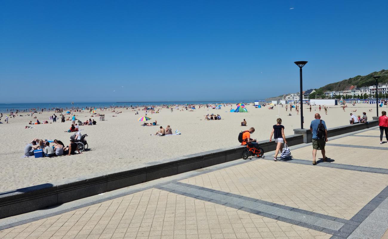 Photo de Boulogne-sur-Mer Beach avec sable lumineux de surface