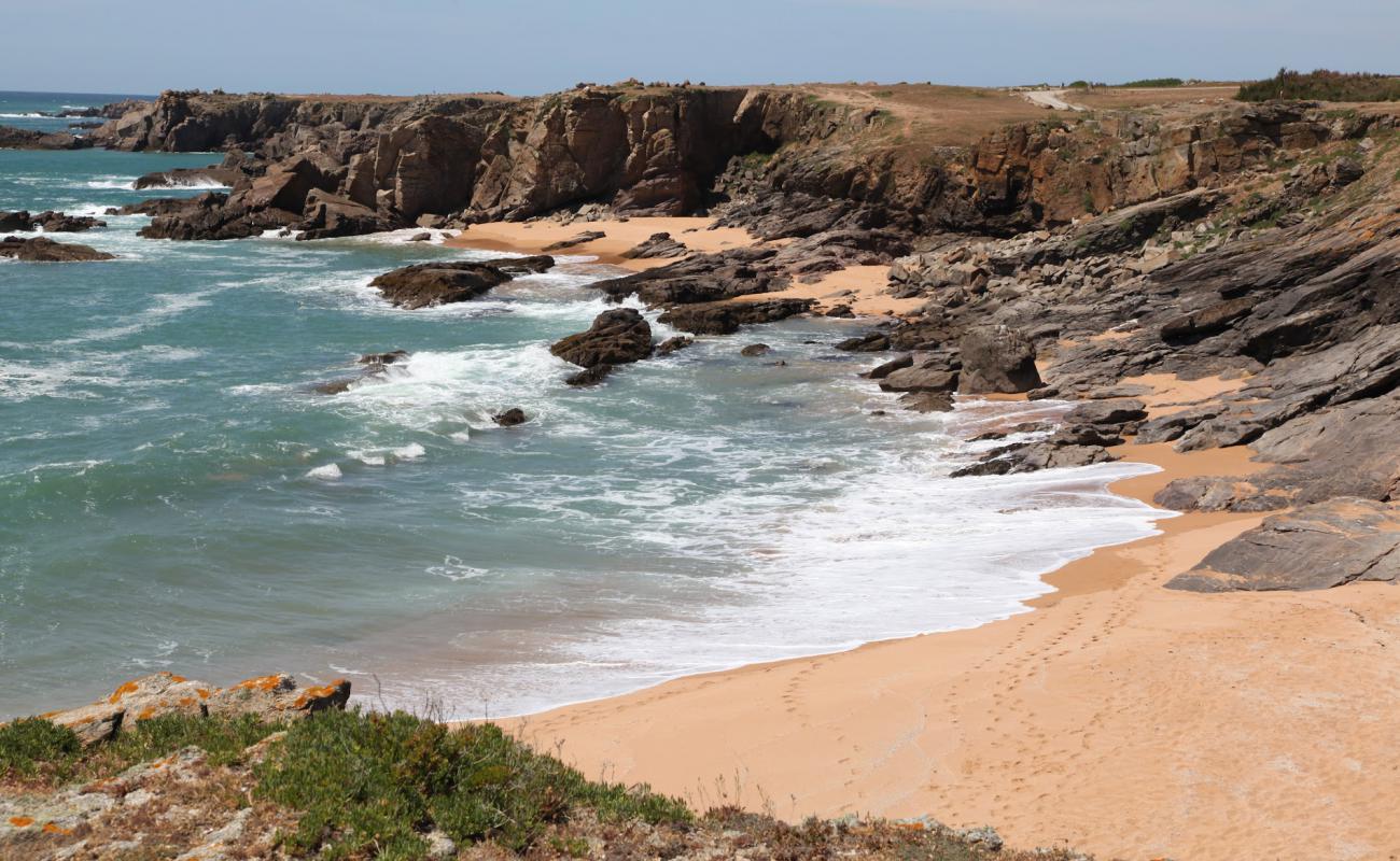 Photo de Sables Rouis Beach avec sable beige de surface