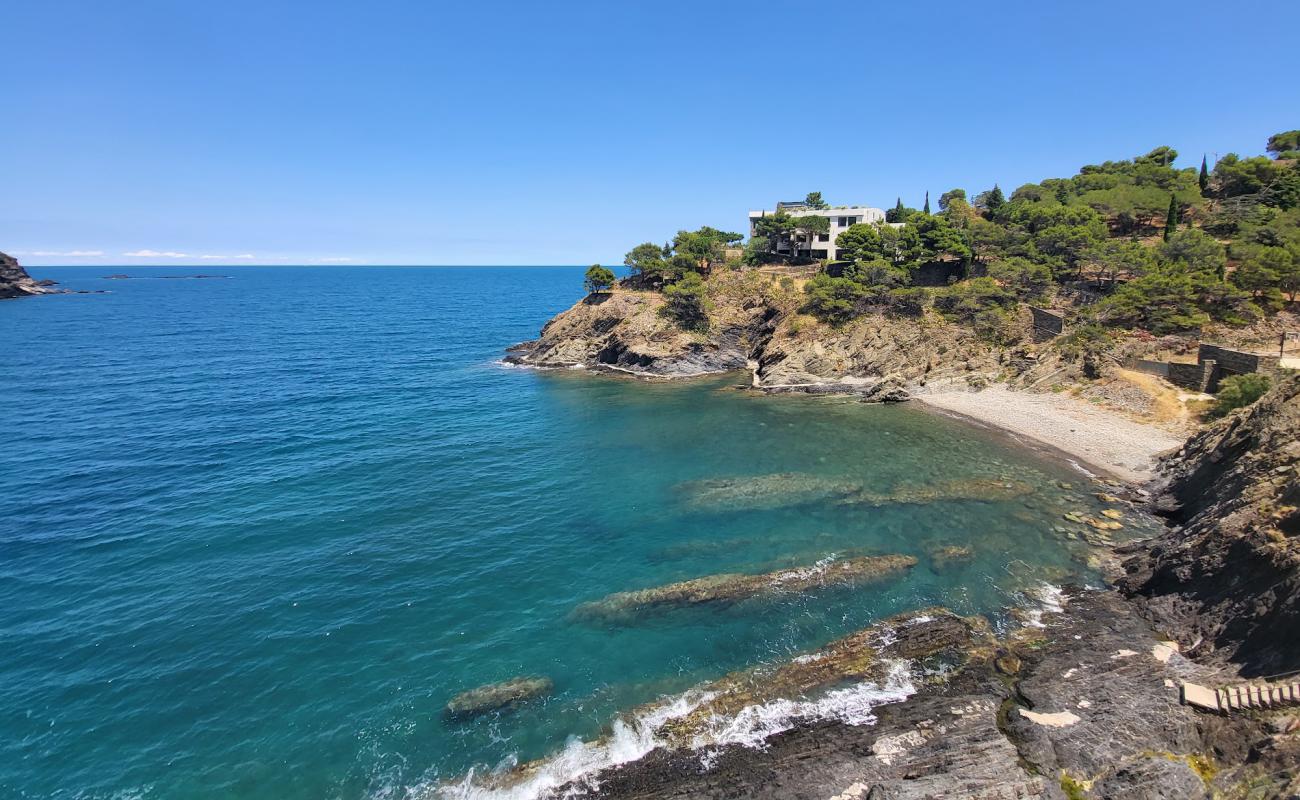 Photo de Caleta del Cap de Cervera o El Sorell Beach avec galets gris de surface