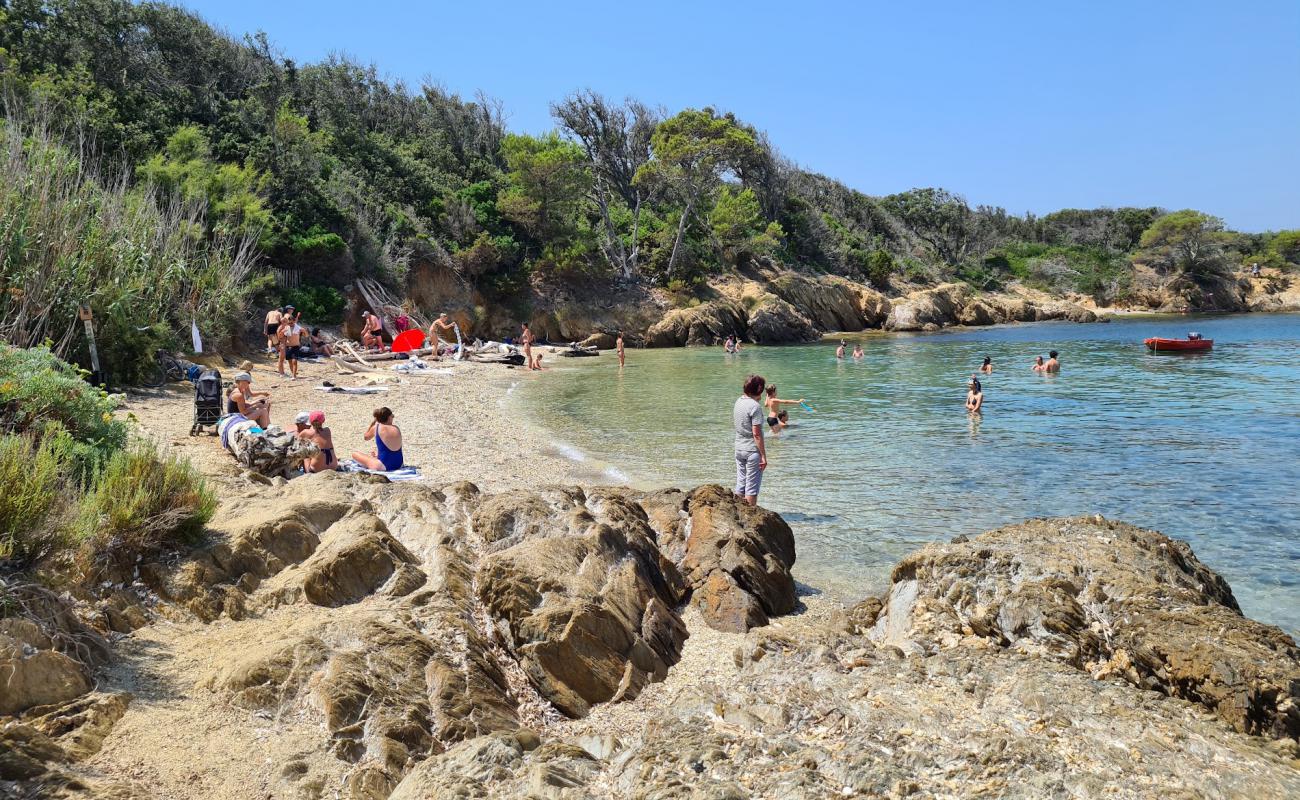 Photo de l'aiguade Beach avec caillou fin gris de surface