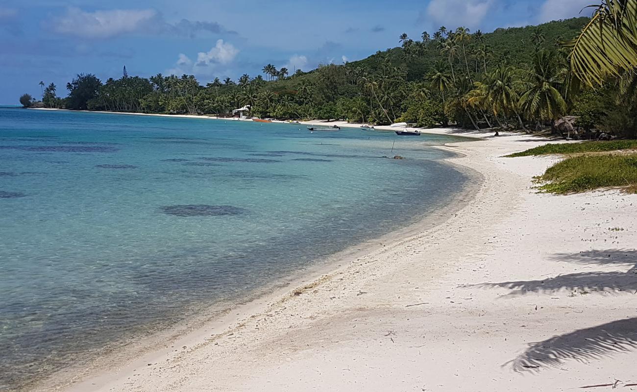 Photo de Plage Matira avec sable lumineux de surface