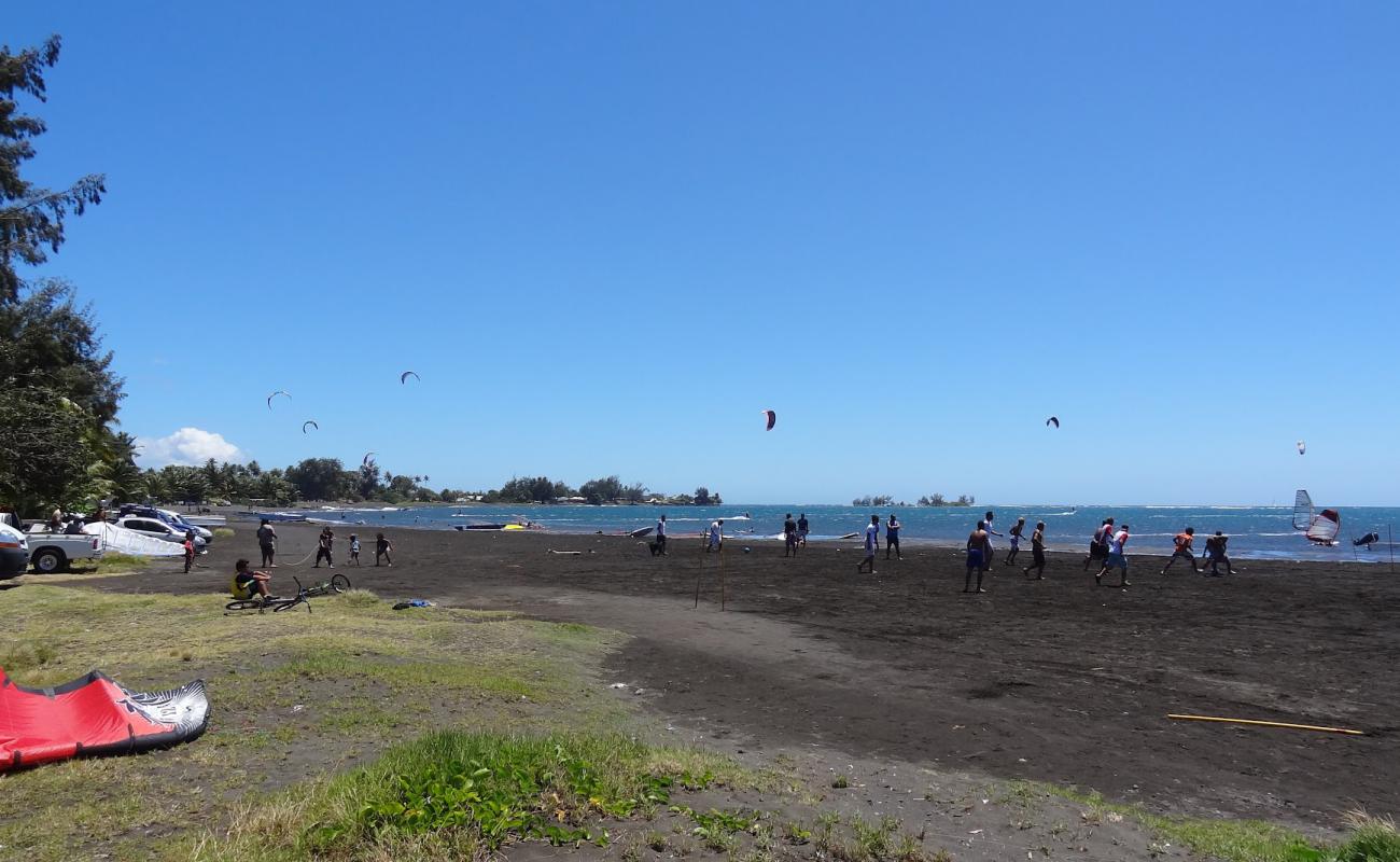 Photo de Hitimahana Beach avec sable noir de surface
