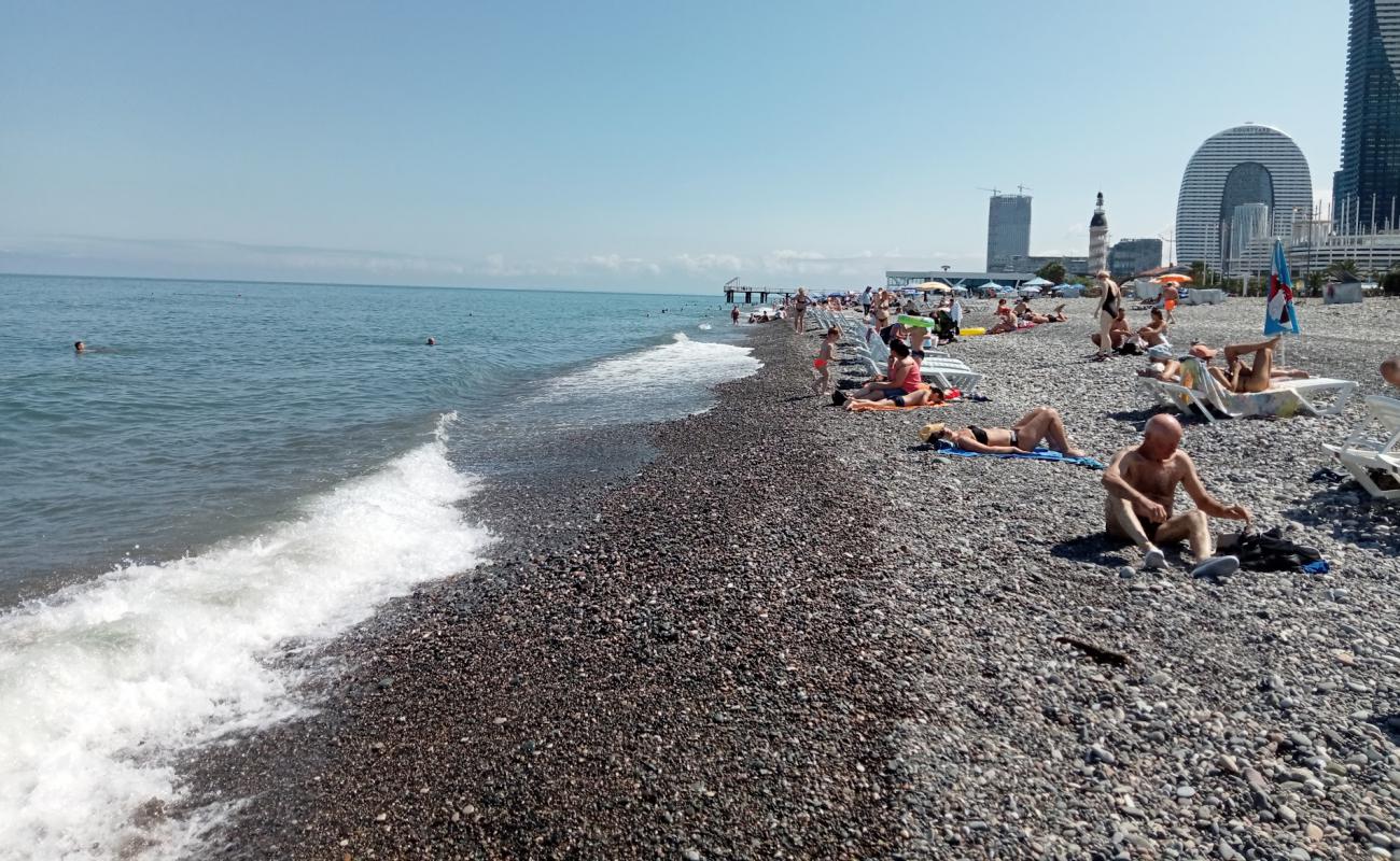 Photo de Batumi beach avec caillou clair de surface