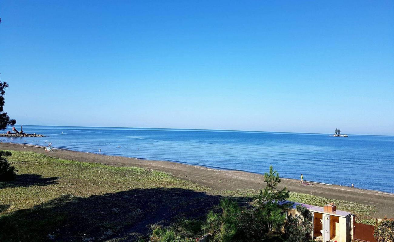 Photo de Maltakva beach avec sable noir de surface