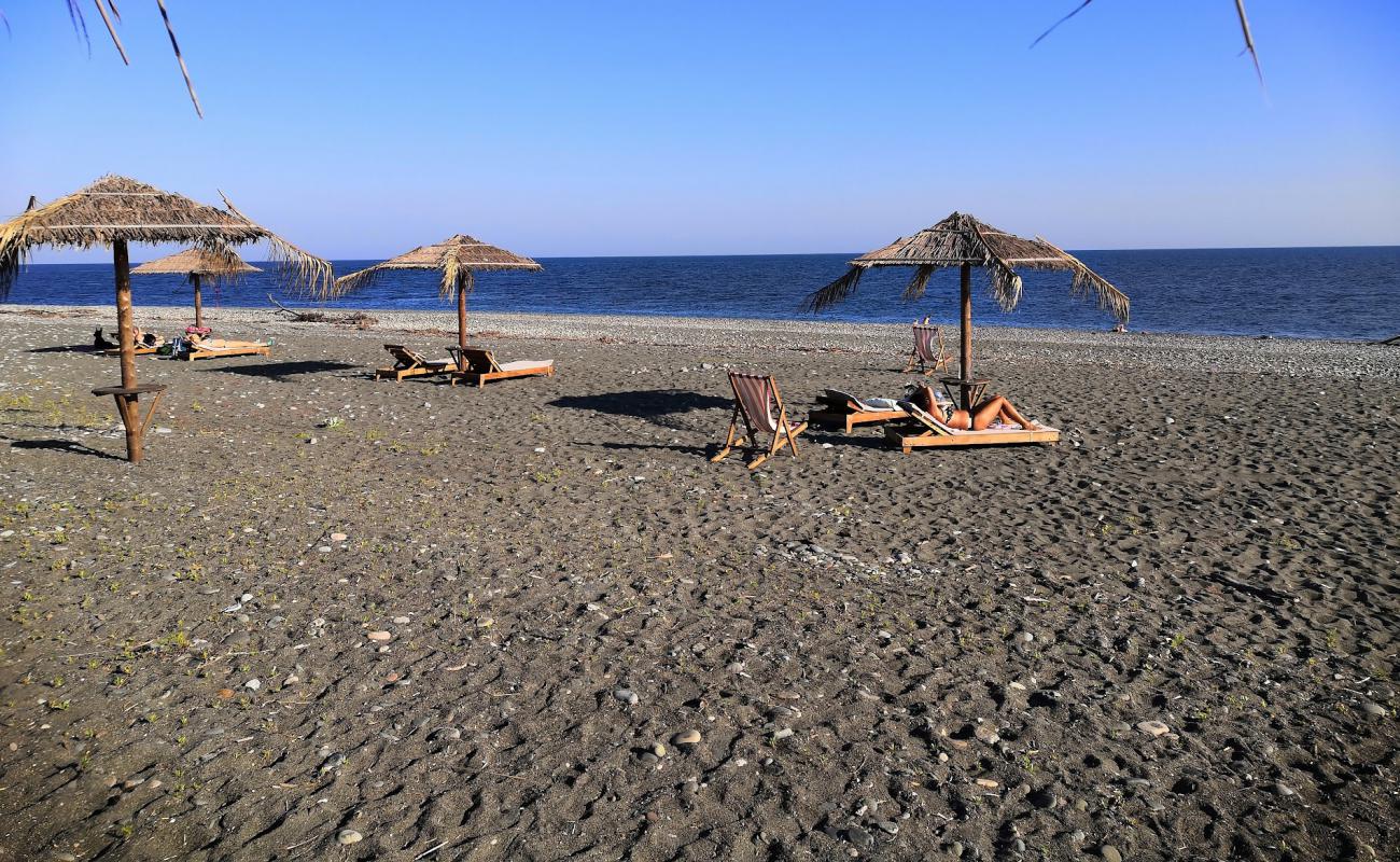 Photo de Skurcha beach avec sable clair avec caillou de surface