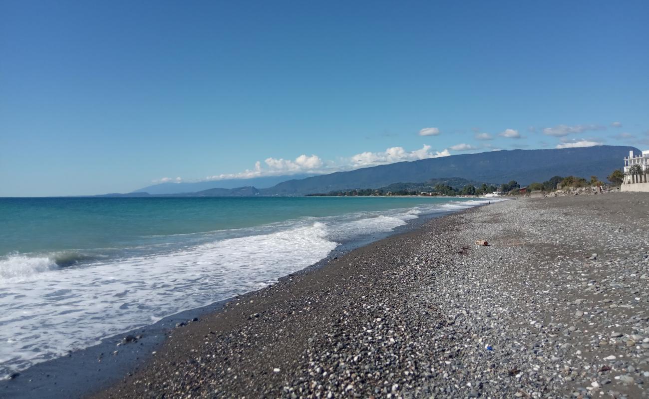 Photo de Sokhumi beach avec sable beige & galets de surface