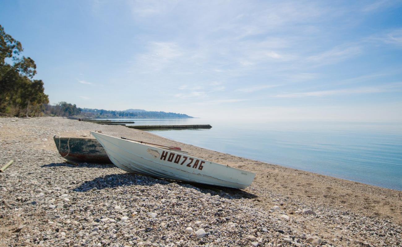 Photo de Tarusa beach avec galets beige de surface