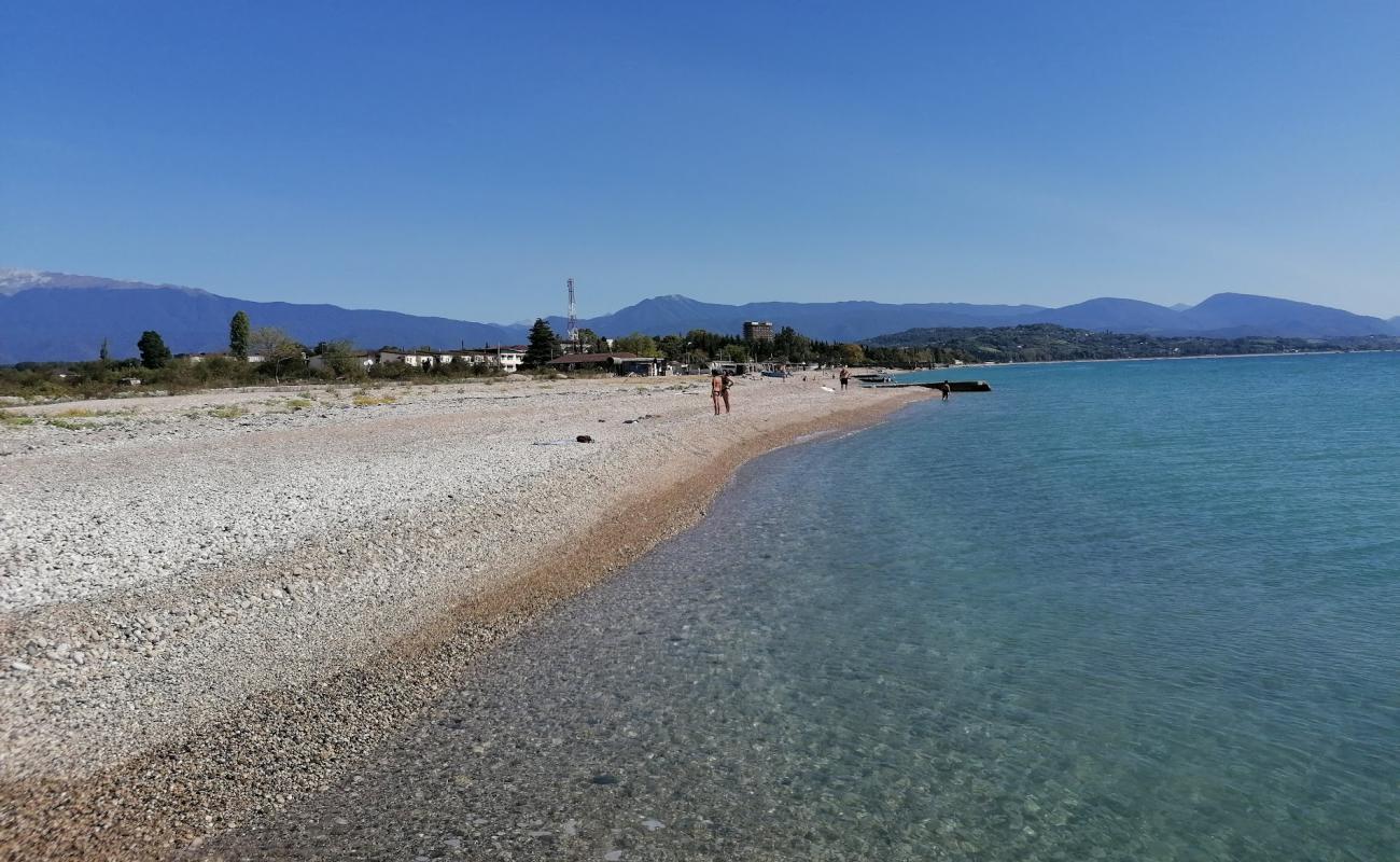 Photo de Gudauta beach avec sable beige & galets de surface