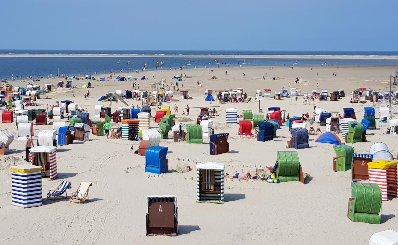 Photo de Borkum Strand avec sable beige de surface