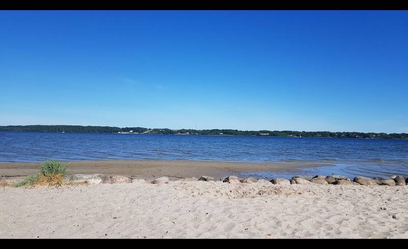 Photo de Solitude avec sable lumineux de surface