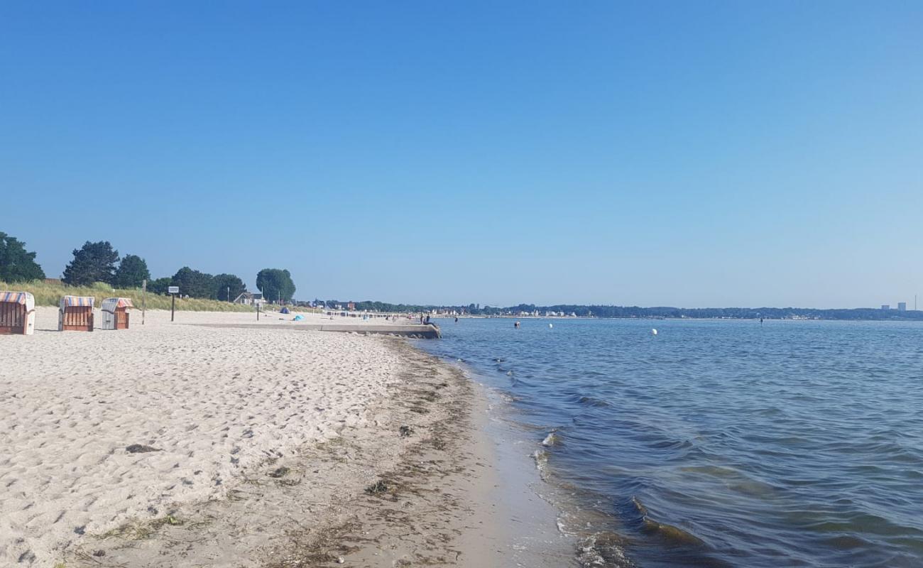 Photo de Plage de Surendorfer avec sable lumineux de surface