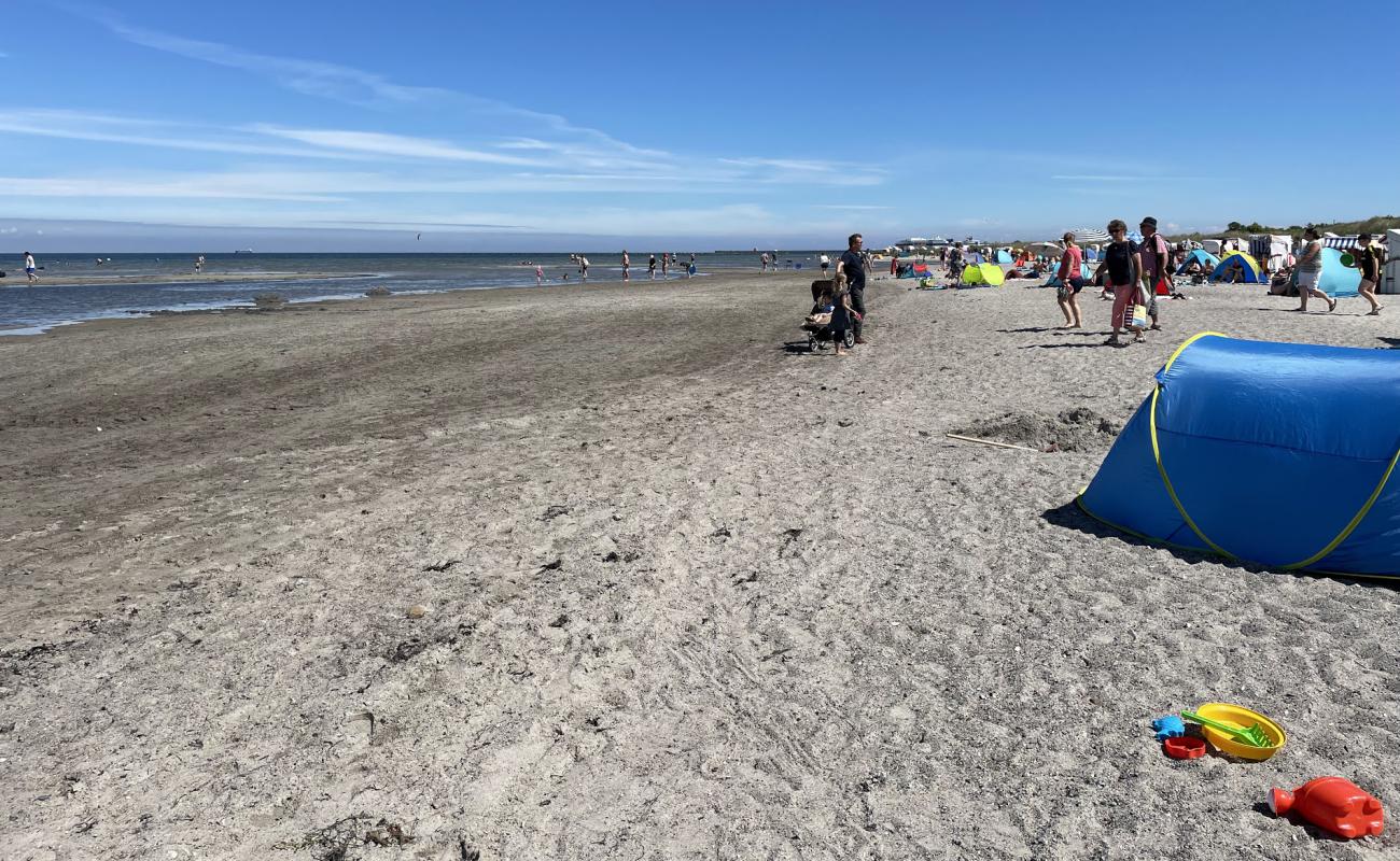 Photo de Grune Brink Strand avec sable lumineux de surface