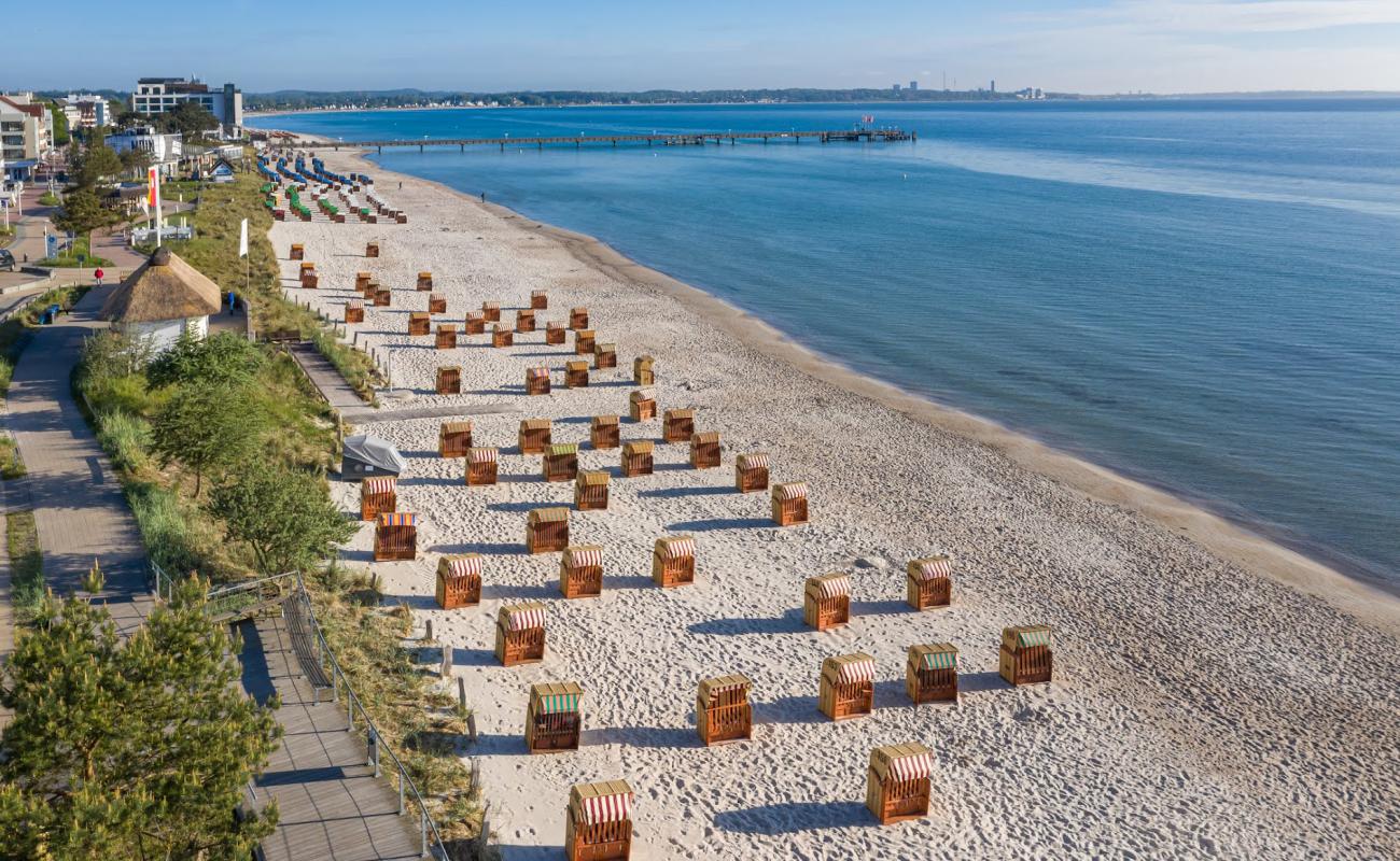 Photo de Scharbeutzer Strand avec sable beige de surface