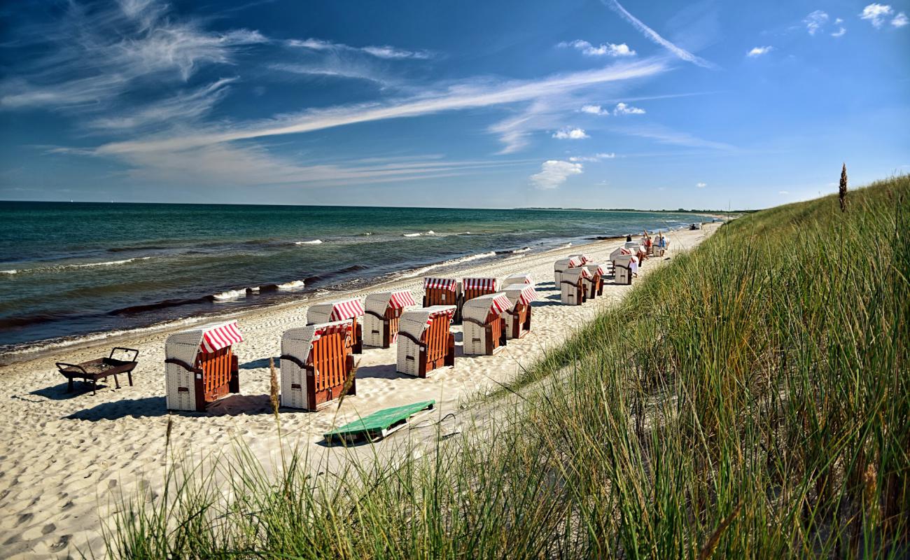 Photo de Neuhaus strand avec sable lumineux de surface