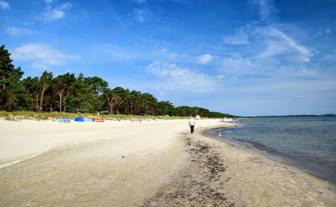Photo de Plage de Prora avec sable beige de surface