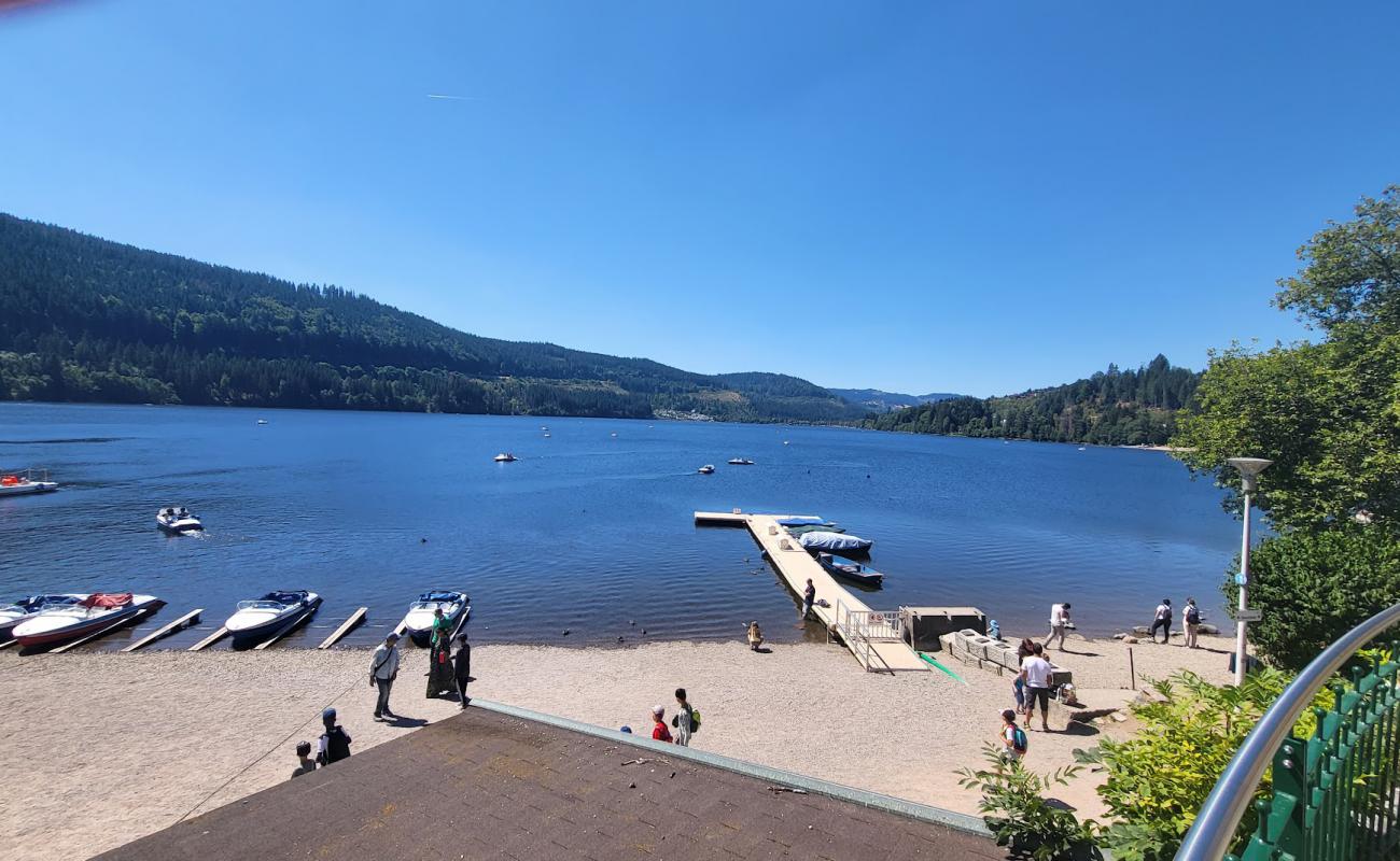 Photo de Titisee Strand avec petits galets gris de surface