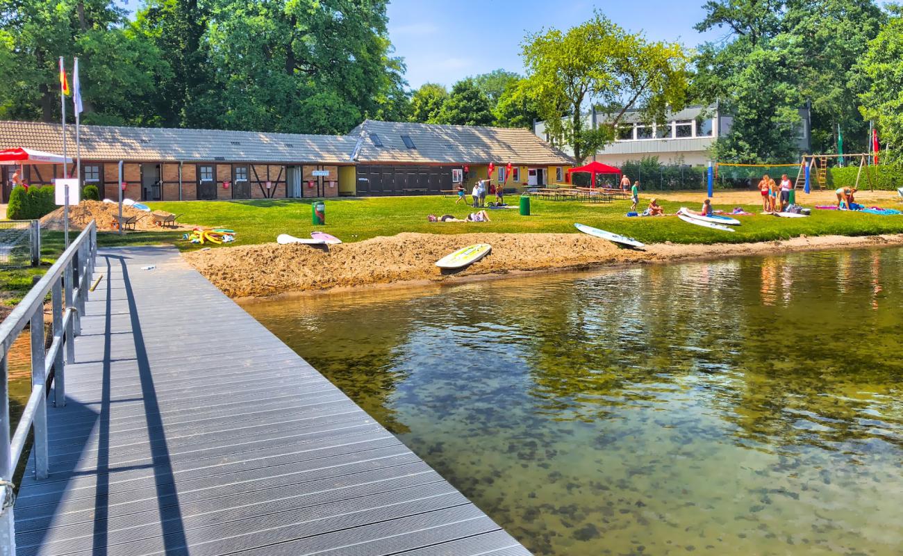 Photo de Freibad Kalkwerder Strand avec herbe de surface