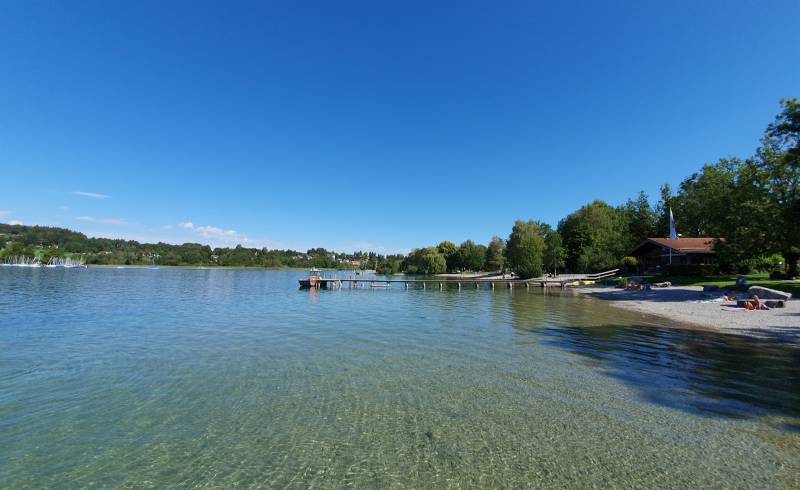 Photo de Strandbad Abenteuerspielplatz avec caillou fin gris de surface