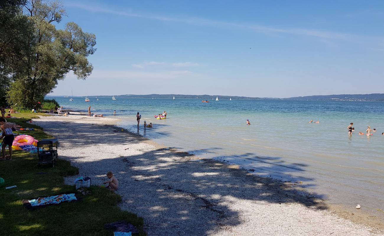 Photo de Strandbad St. Alban avec caillou clair de surface