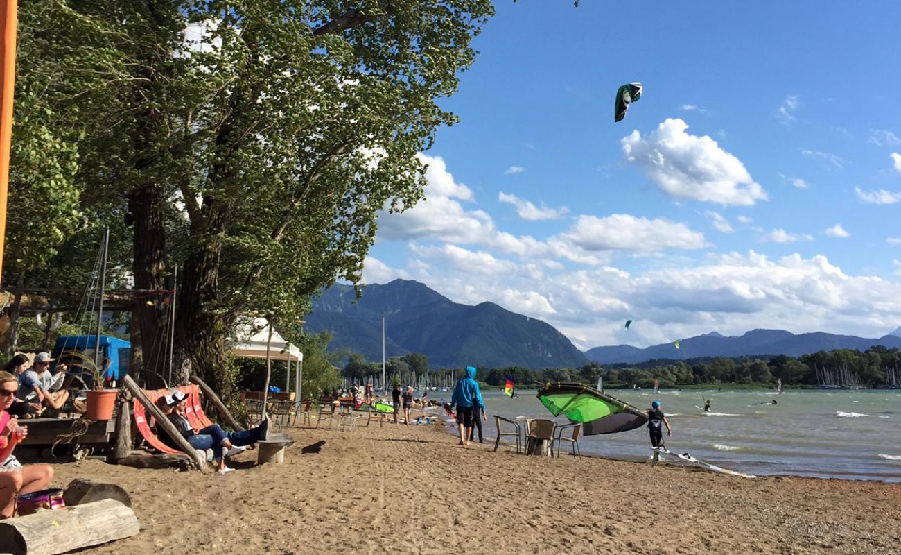 Photo de Strandbad Ubersee avec caillou clair de surface