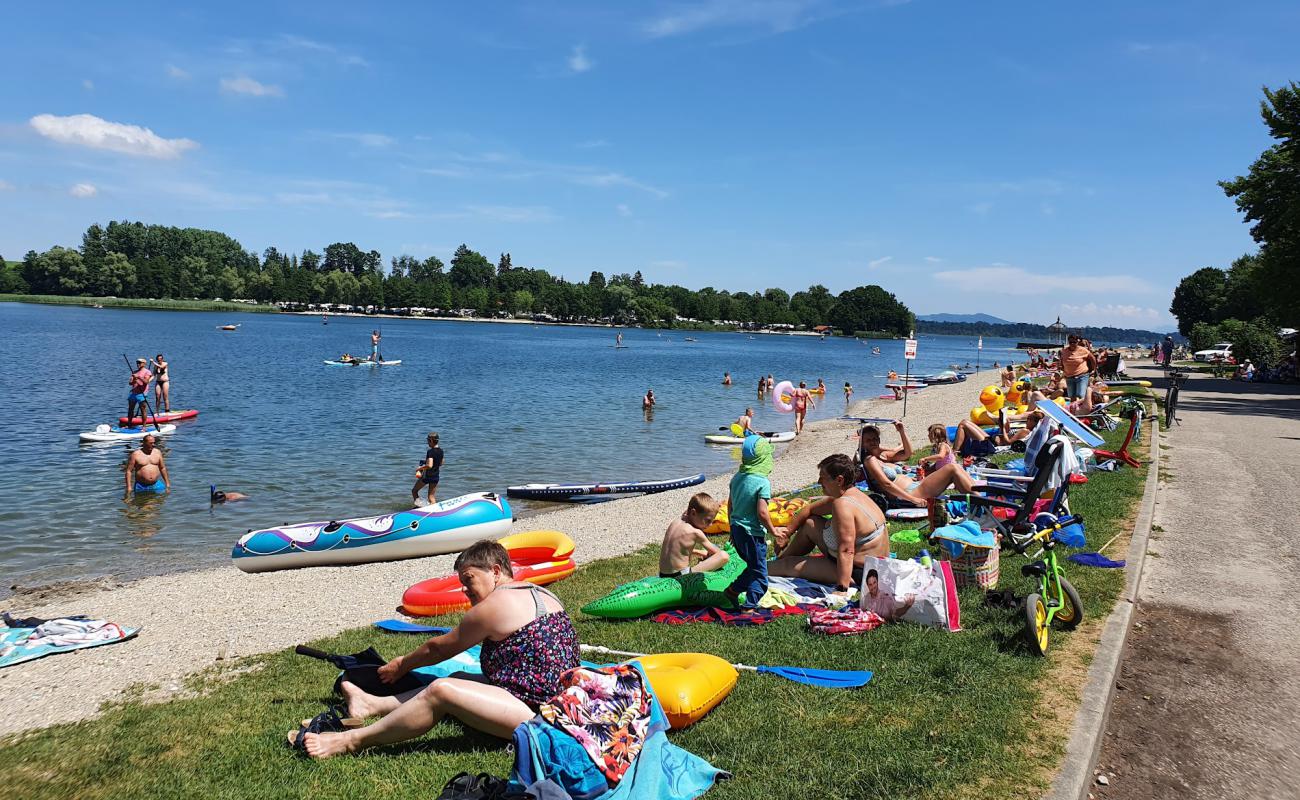Photo de Strandcamping Waging am See avec herbe de surface