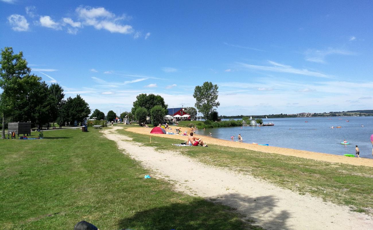 Photo de Sandstrand Altmuhlsee avec sable beige de surface