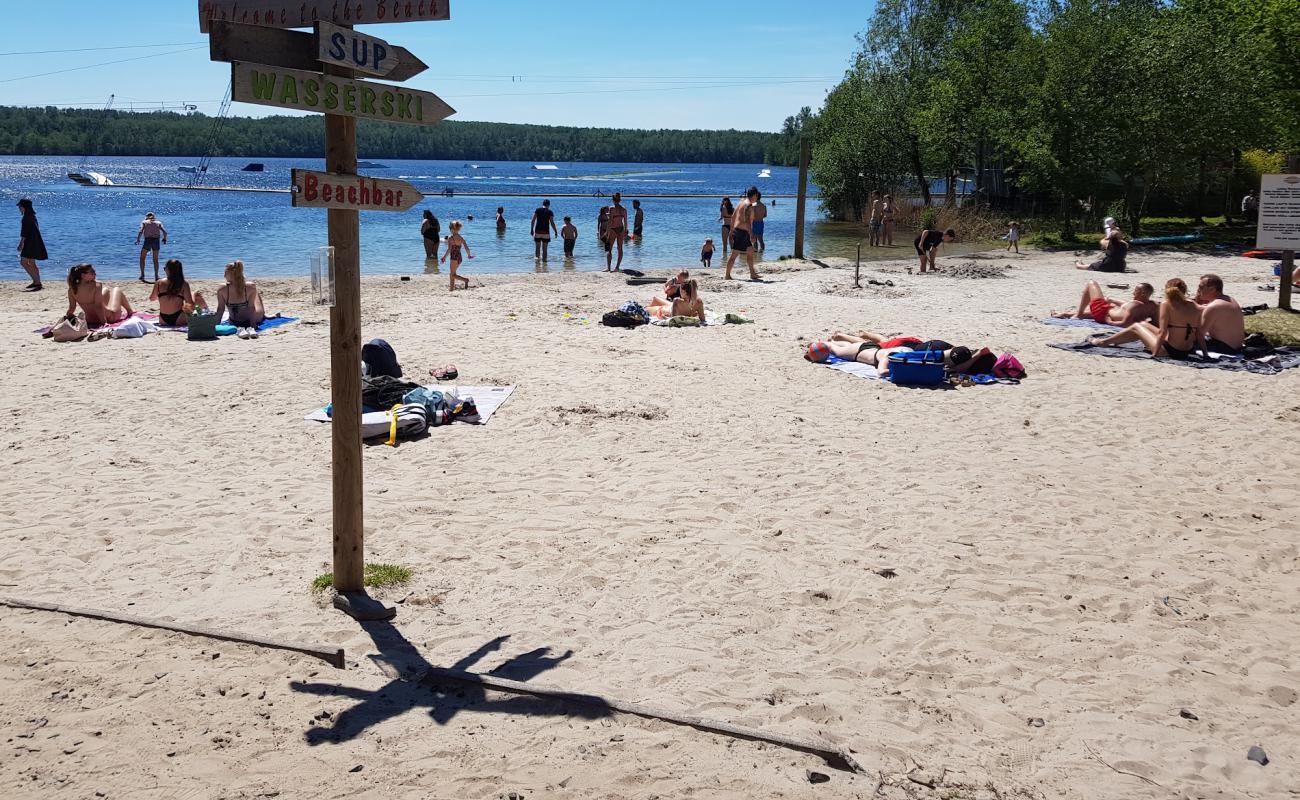 Photo de Wasserski Beach avec sable beige de surface