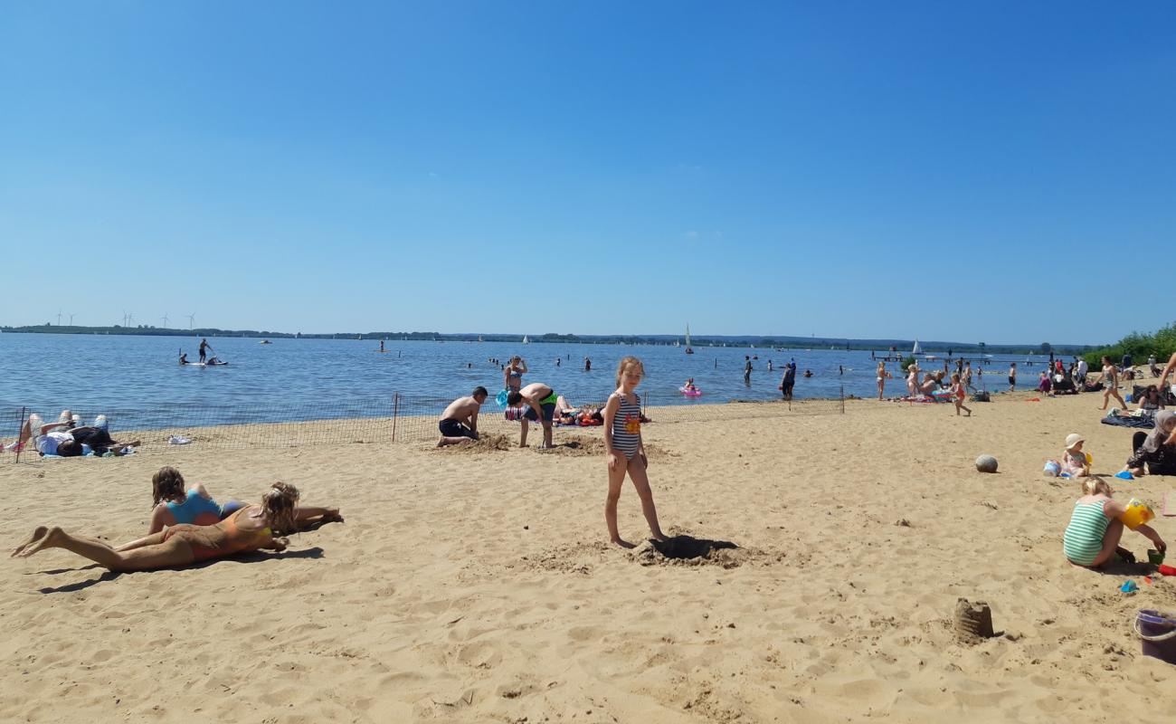 Photo de Strand Dummersee avec sable beige de surface
