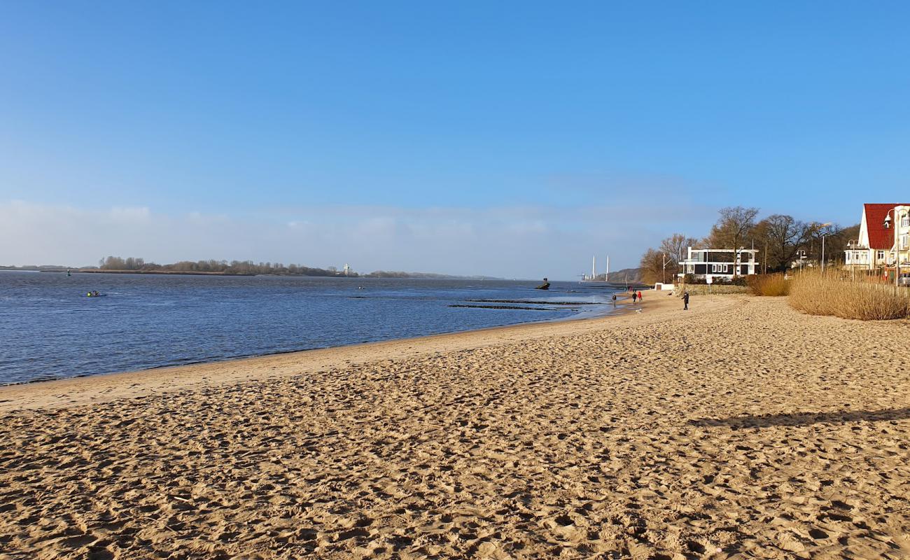 Photo de Elbstrand Blankenese avec sable fin et lumineux de surface