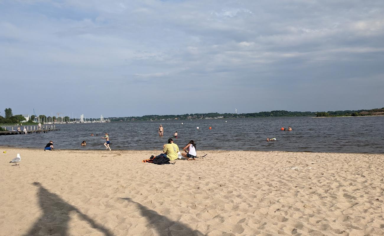 Photo de Strand Louisenbad avec sable lumineux de surface