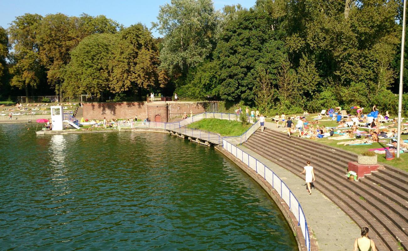 Photo de Naturbad Stadtparksee avec béton de surface