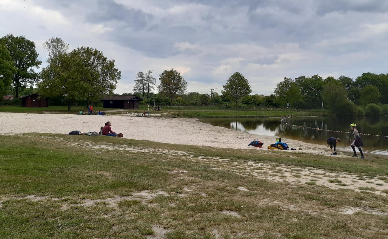 Photo de Strand am Woldsee avec sable beige de surface