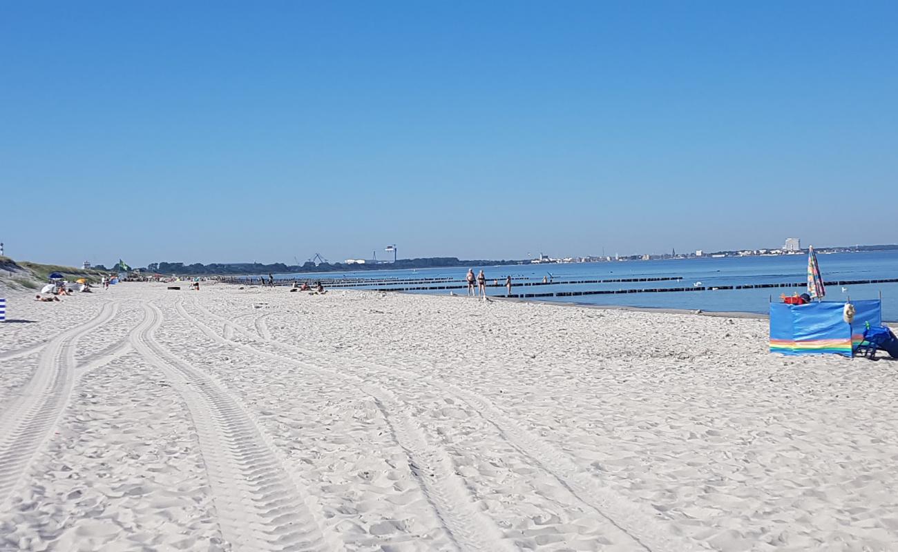 Photo de Markgrafenheide strand avec sable lumineux de surface