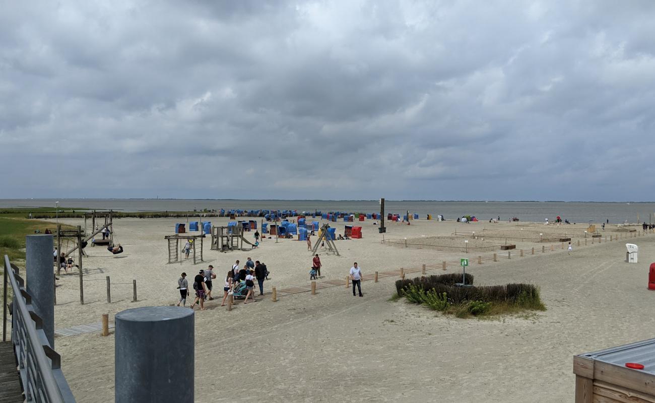 Photo de Plage de Nessmersiel avec sable beige de surface