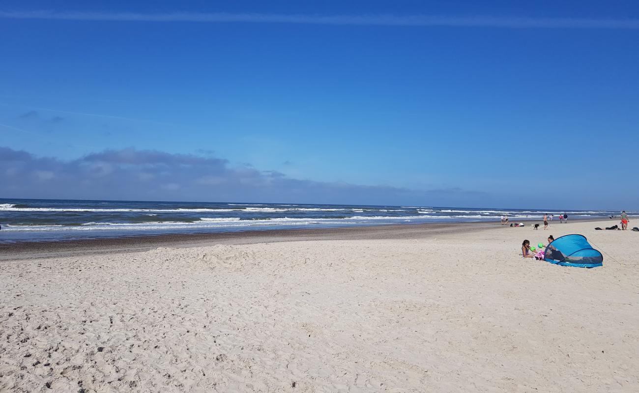 Photo de Plage de Henne avec sable lumineux de surface