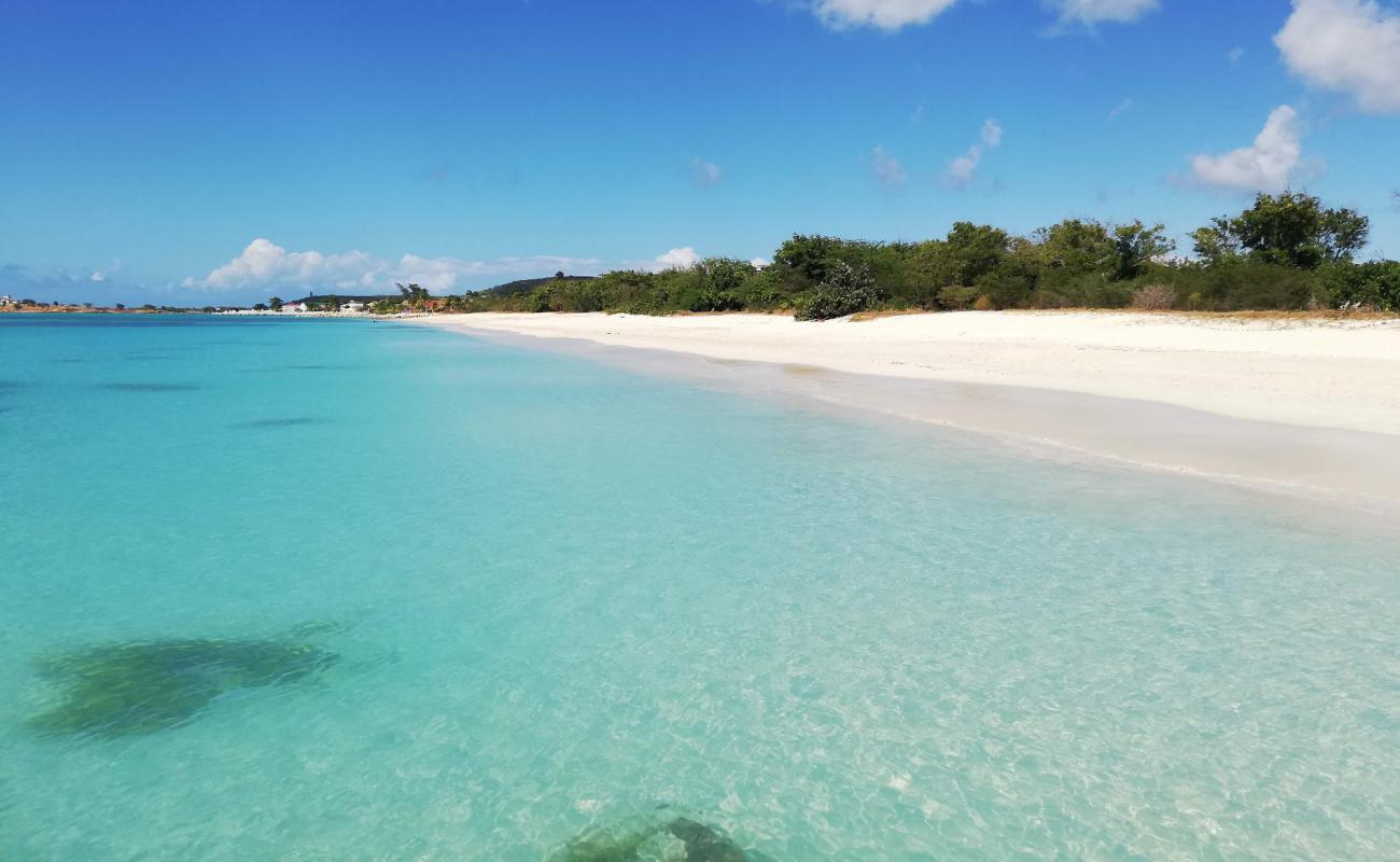 Photo de Runaway beach avec sable fin et lumineux de surface