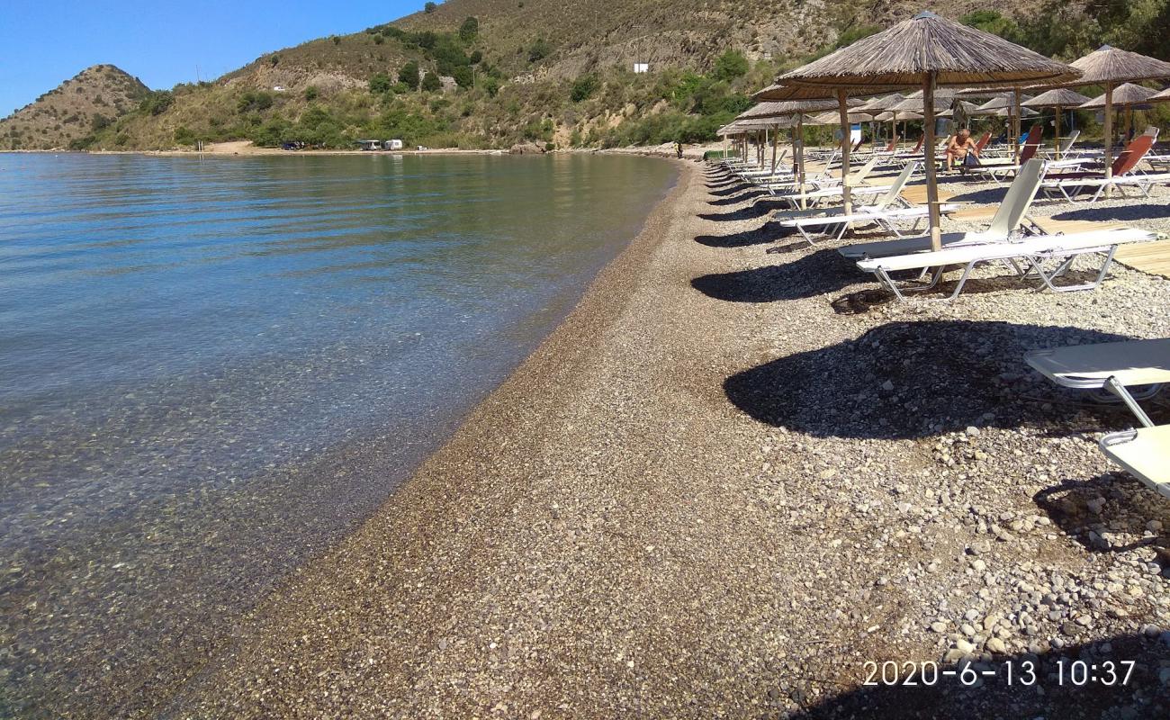 Photo de Keramidi beach avec petits galets beige de surface