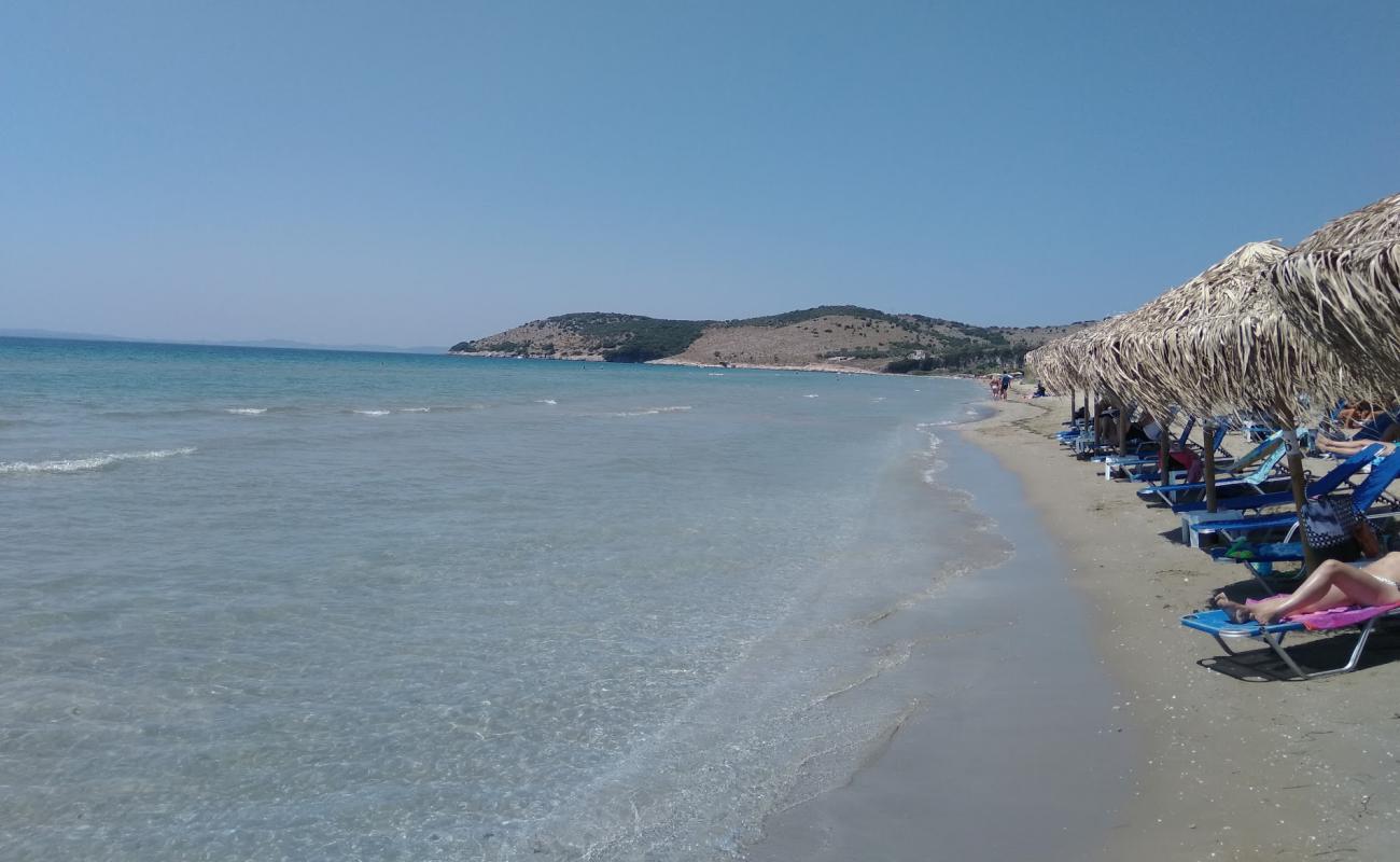 Photo de Makrigiali beach avec sable lumineux de surface