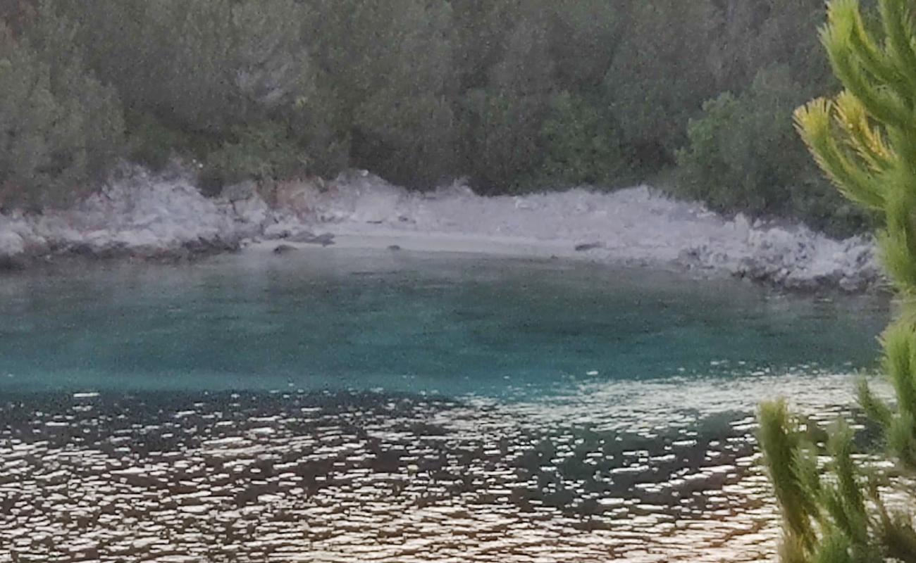 Photo de Pana beach avec petits galets beige de surface